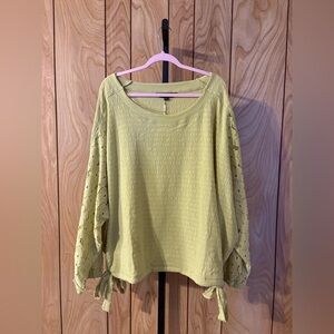 Davi & Dani Textured Lace Sleeve Top Size 3X